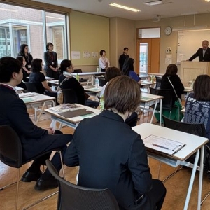 毎年恒例、保護者向け学校見学バスツアー…(6/25)
