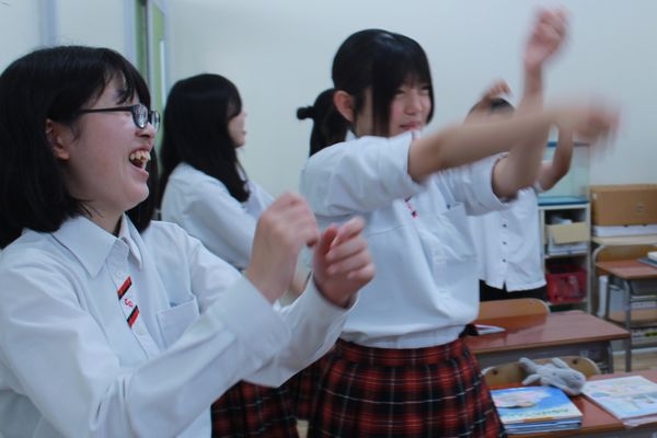 「こころを育む絵本」について学ぶ【人間福祉コース2・3年生】…(7/8)
