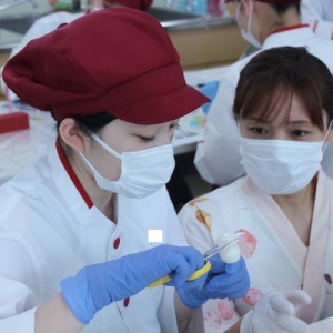 日本の伝統文化「飴細工」を学ぶ【3年 生活文化コース】…(9/19)