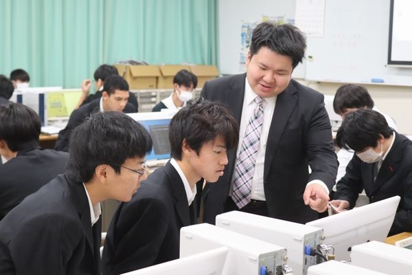 特別授業　ゲーム作成プログラミングを学ぶ【情報メディア2年生】…(11/12)