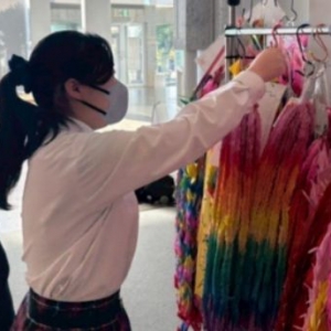 沖縄平和祈念公園での千羽鶴贈呈【生徒会新聞から】