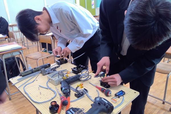 進路セミナー②【体験型企業展】…(3/6)