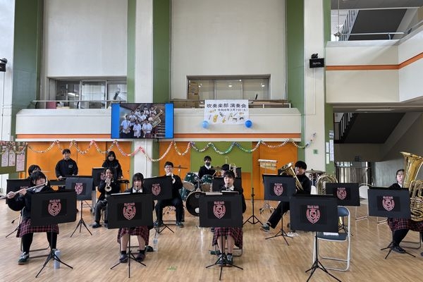 3年生と一緒に奏でる最後の演奏会【吹奏楽部】…(3/7)