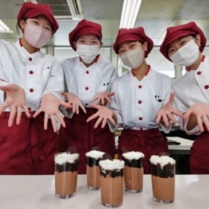 カカオについての授業でチョコレート実習を行いました【生活文化コース】(7/8、9)